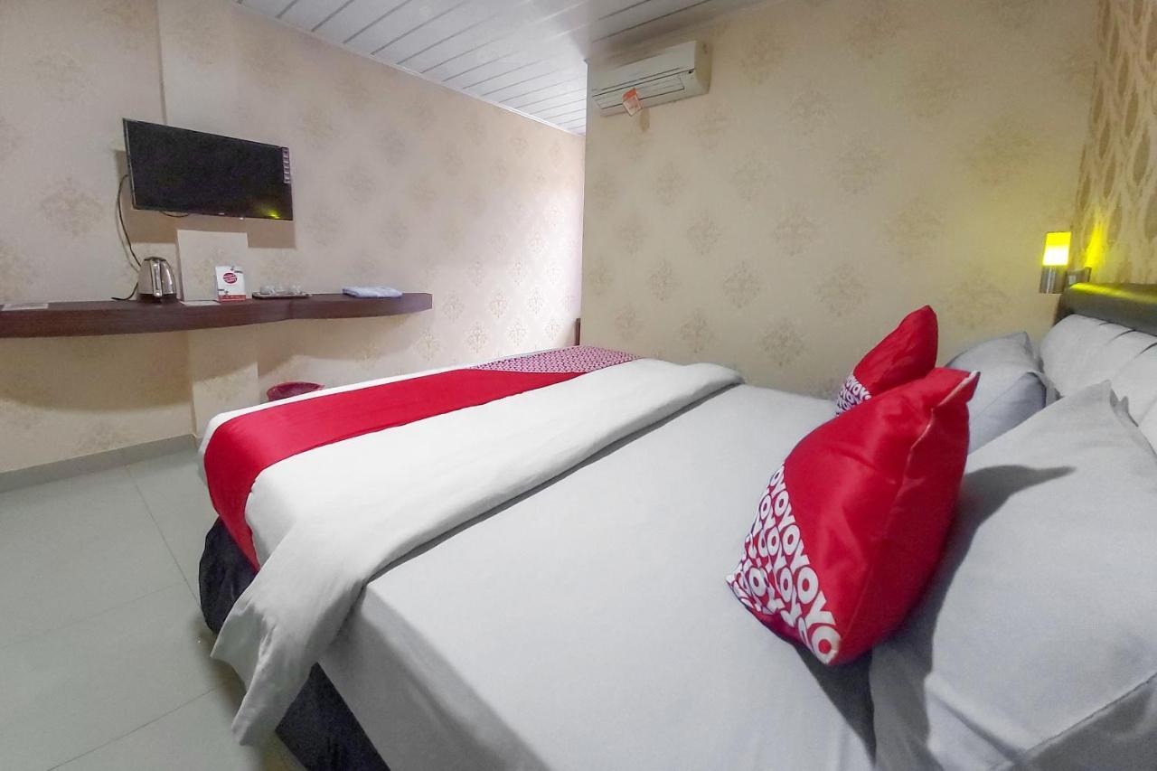 Oyo 3196 Hotel Taman Cinta Сингкауанг Екстериор снимка