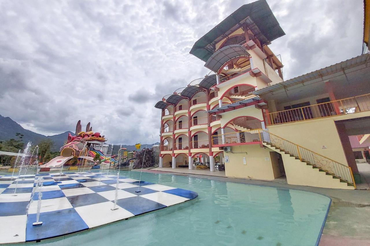 Oyo 3196 Hotel Taman Cinta Сингкауанг Екстериор снимка