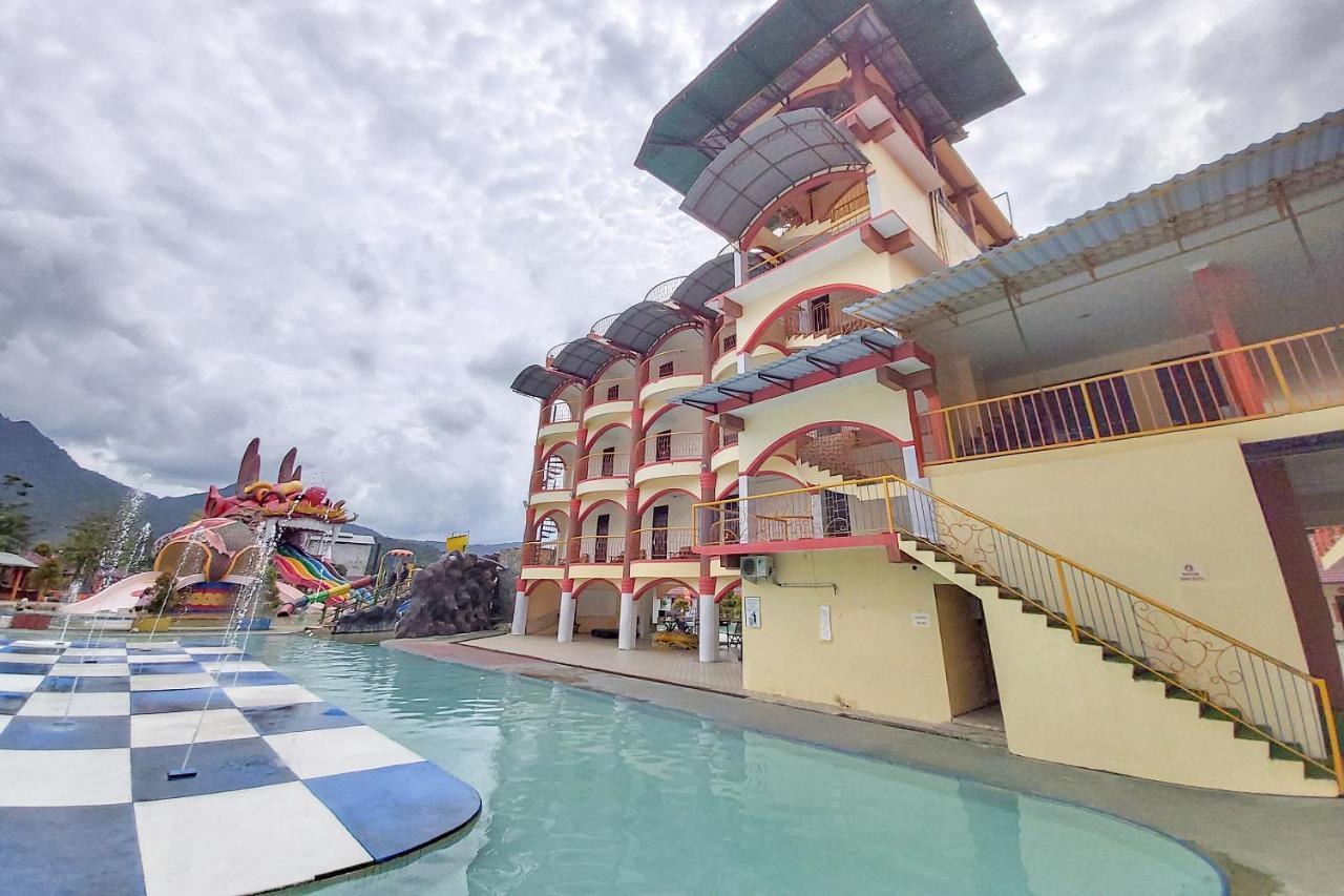 Oyo 3196 Hotel Taman Cinta Сингкауанг Екстериор снимка