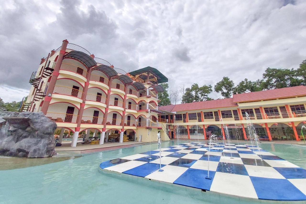 Oyo 3196 Hotel Taman Cinta Сингкауанг Екстериор снимка