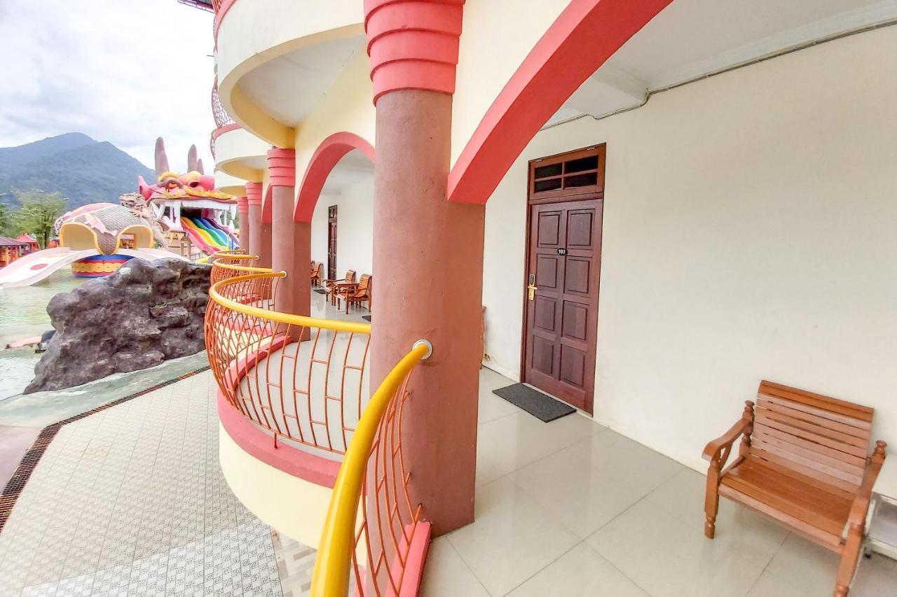 Oyo 3196 Hotel Taman Cinta Сингкауанг Екстериор снимка